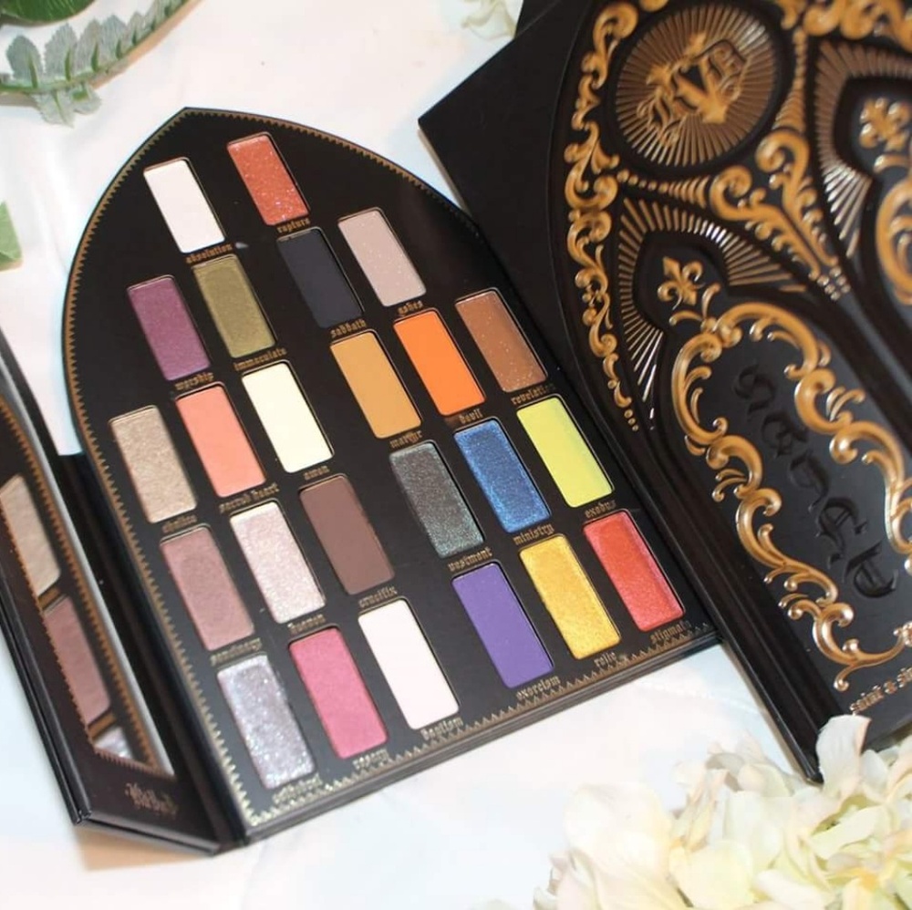 Kat Von D Saint & Sinner palette
